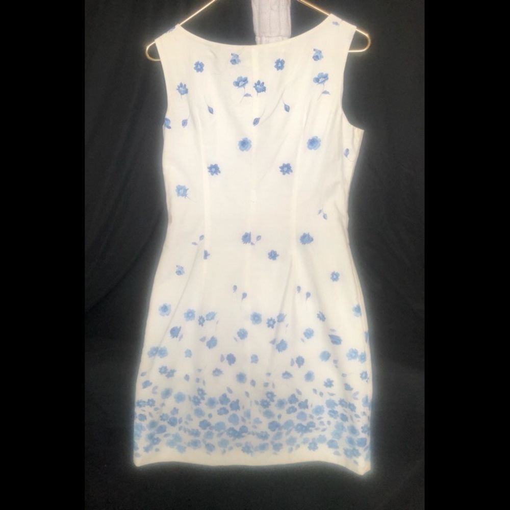 Casual Corner White and Blue Sleeveless Sheath Dress